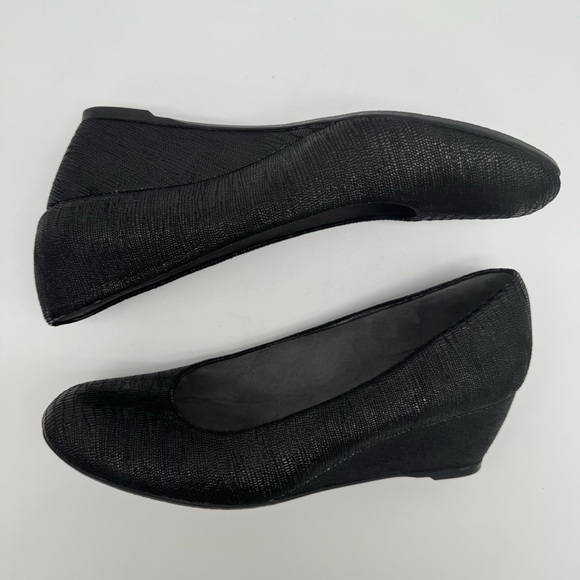 Stuart Weitzman Black Embossed Shimmer Leather Wedge Heels Size 8.5 - Picture 8 of 12